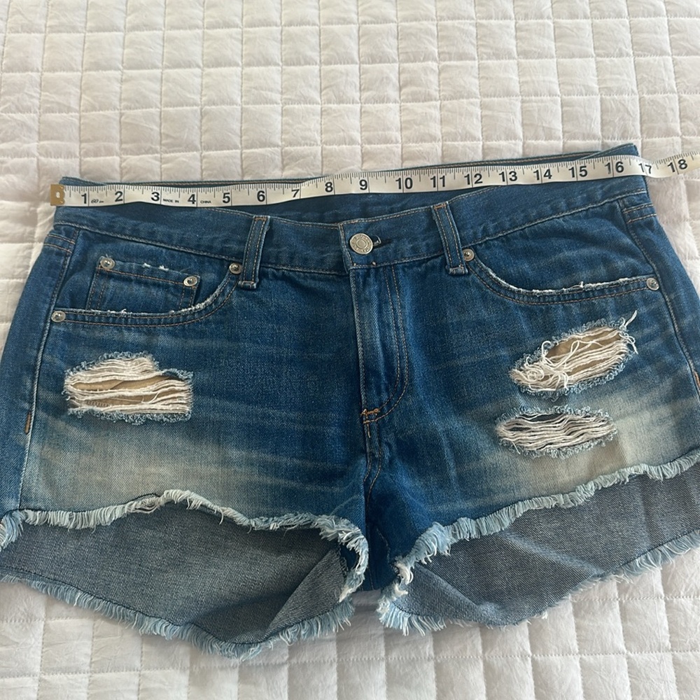 Rag & Bone Freeport Denim Cut Off Shorts
Size 28 Good Used Condition!